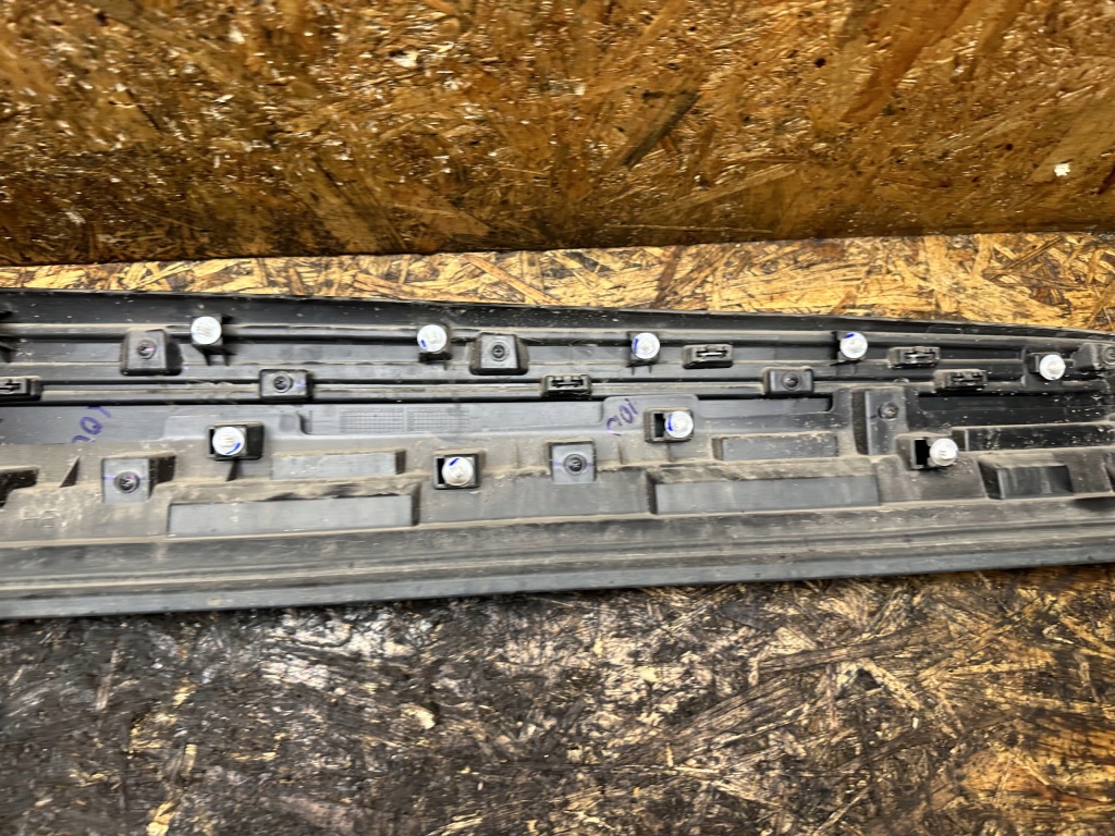 Молдинг дверь левый перед renault arkana 808777197r Недорого