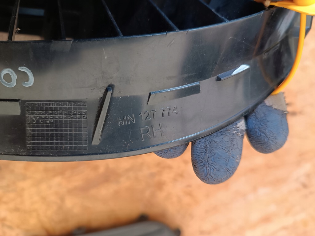 фото №7, Решётка радиатора решётка бампера правая mitsubishi colt vi mn127774