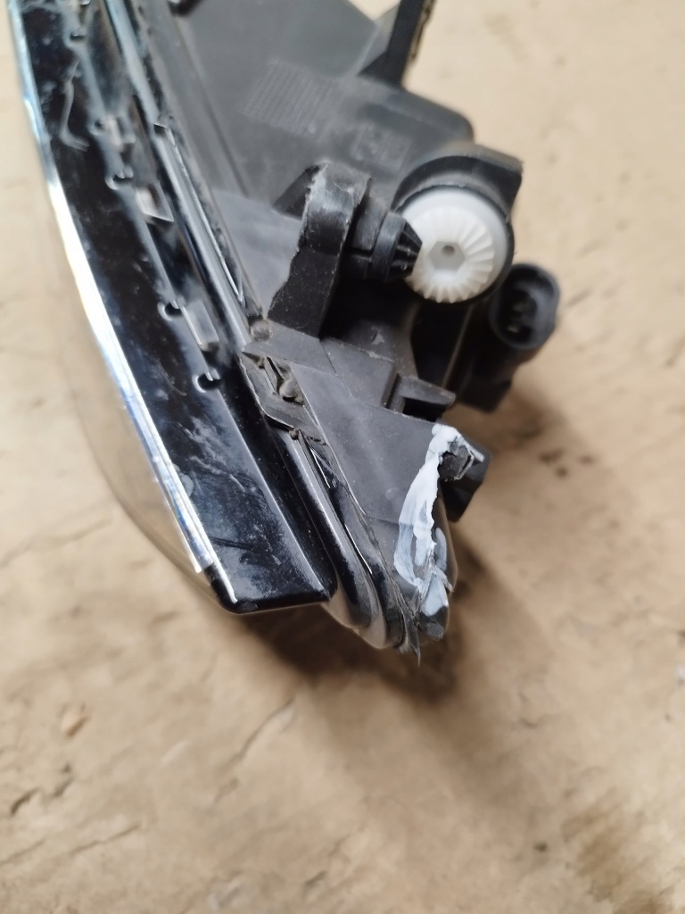 фото №8, Протитуманна фара правий перед seat toledo 6j9941702a