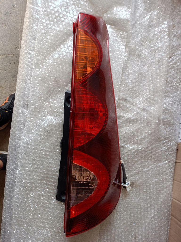 фото №1, Лампа правый задняя nissan note e11