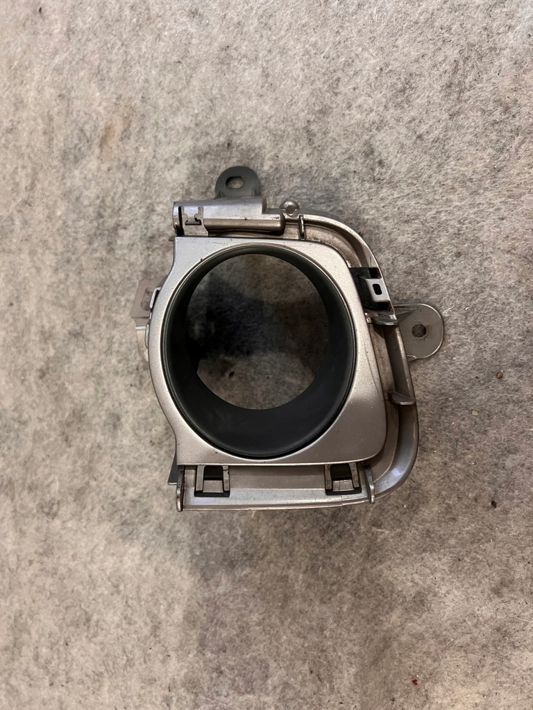 фото №1, Toyota prius 09- левая решётка бампера