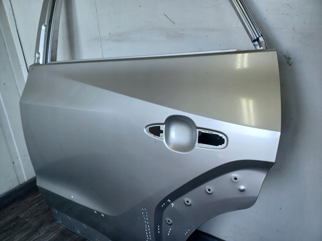 фото №7, Дверь ---- subaru solterra toyota bz4x ---- задние левая ----