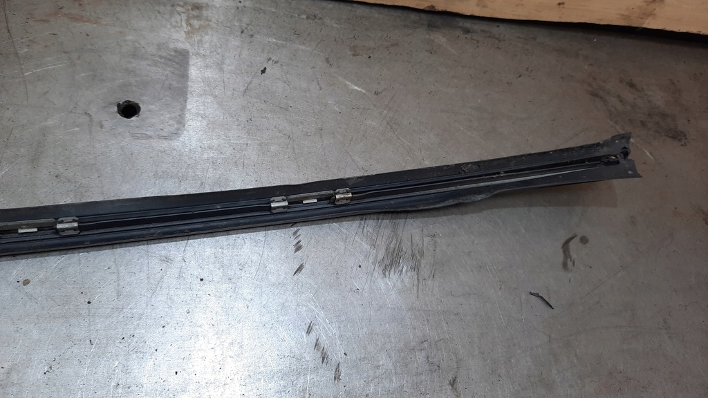 фото №4, Молдинг скло передньої права volvo xc70 ii 08r