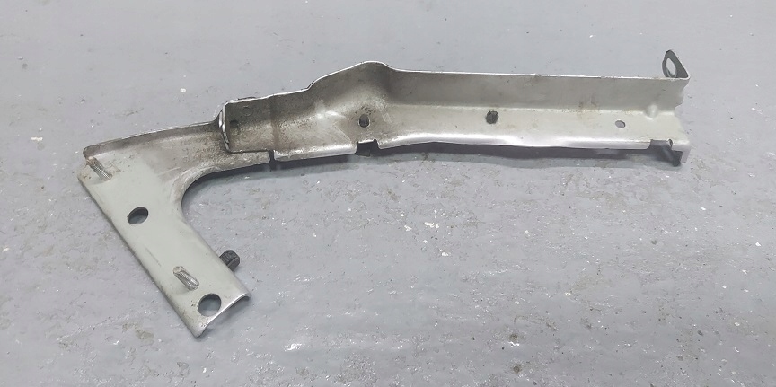 фото №1, Audi a5 8t кронштейн кронштейн крыла левый перед