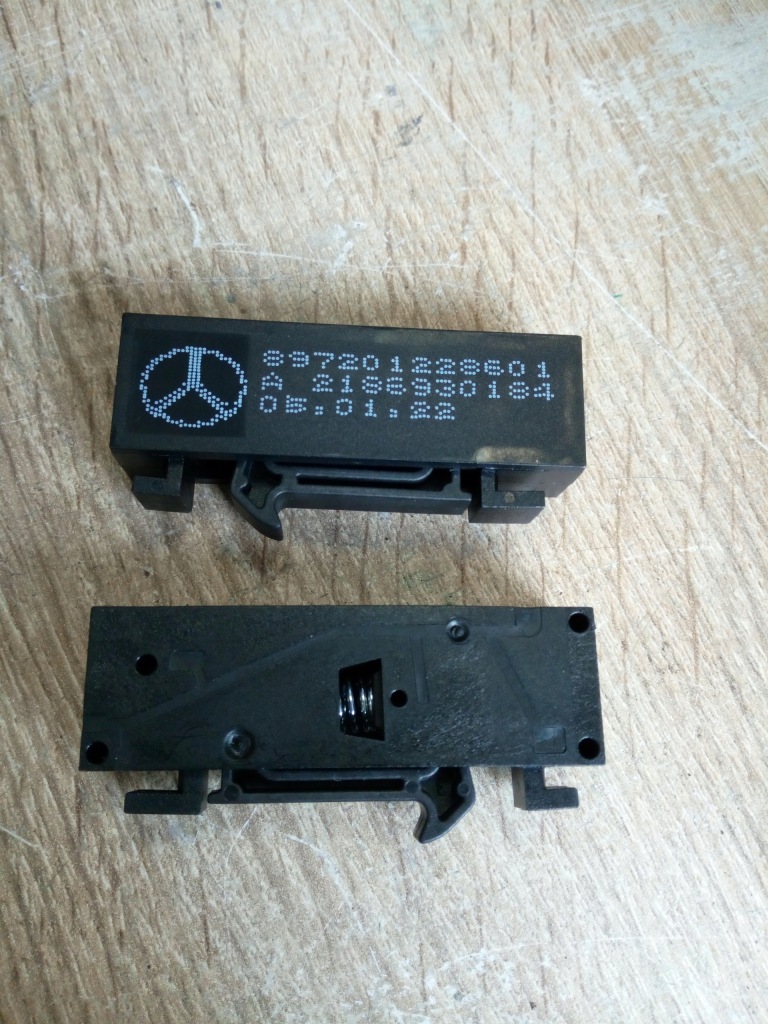 Купити Кронштейн блокування шторка mercedes w218 новий oryg.