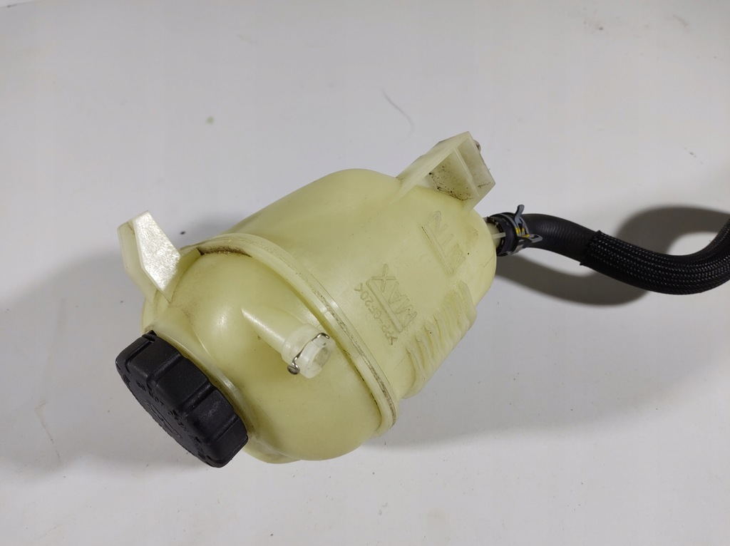 фото №13, Infiniti q50 2.2 d 13- бачок расширительный