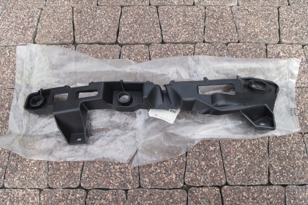 фото №4, Направляющая бампера renault clio iii lift левый перед 2009+