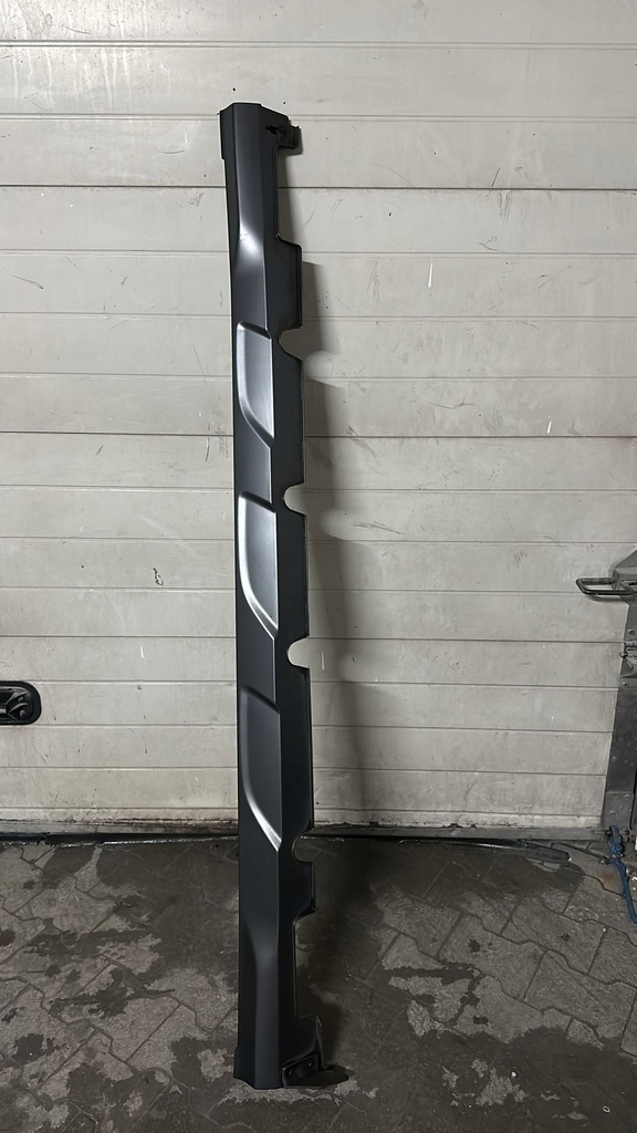 фото №1, Hyundai kona 2018- накладка порог правая