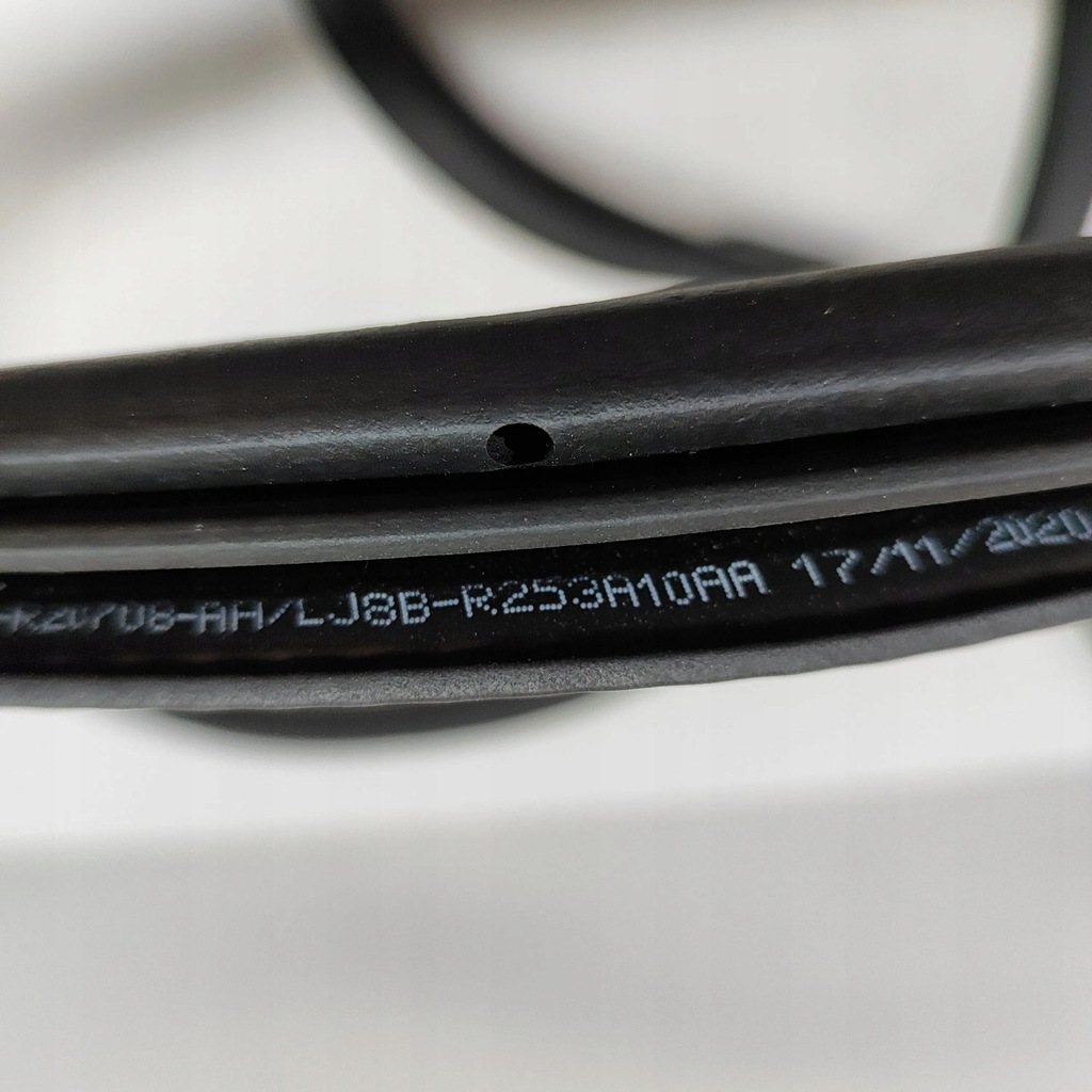 фото №6, Ford mustang mach-e 2020 левая сторона резиновый прокладка дверь задних