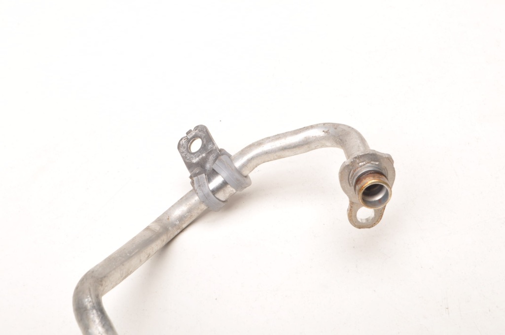 Bmw g20 g30 2.0 труба шланг воды 8651261 Оригинал