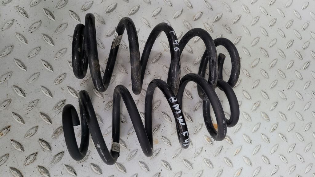 фото №1, Bmw 2 f46 f45 2.0d 4x4 пружины 2szt jak nowe