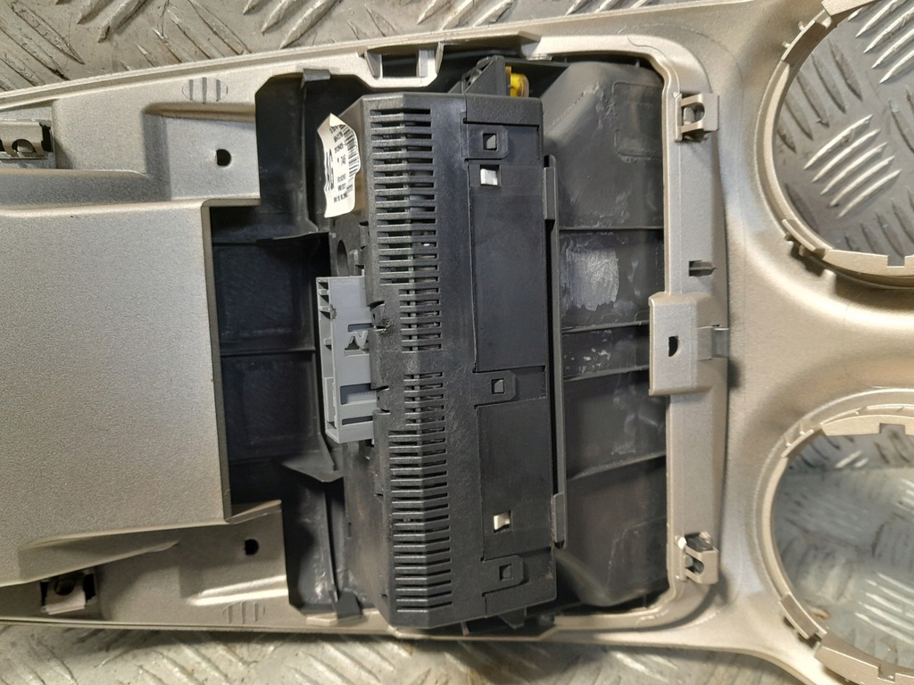 фото №8, Opel corsa d панель средний консоли