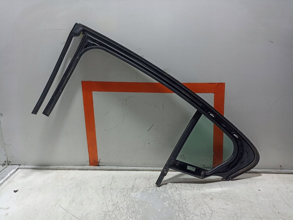 Ford focus mk4 стекло дверь правая задняя прокладка хэтчбек Недорого