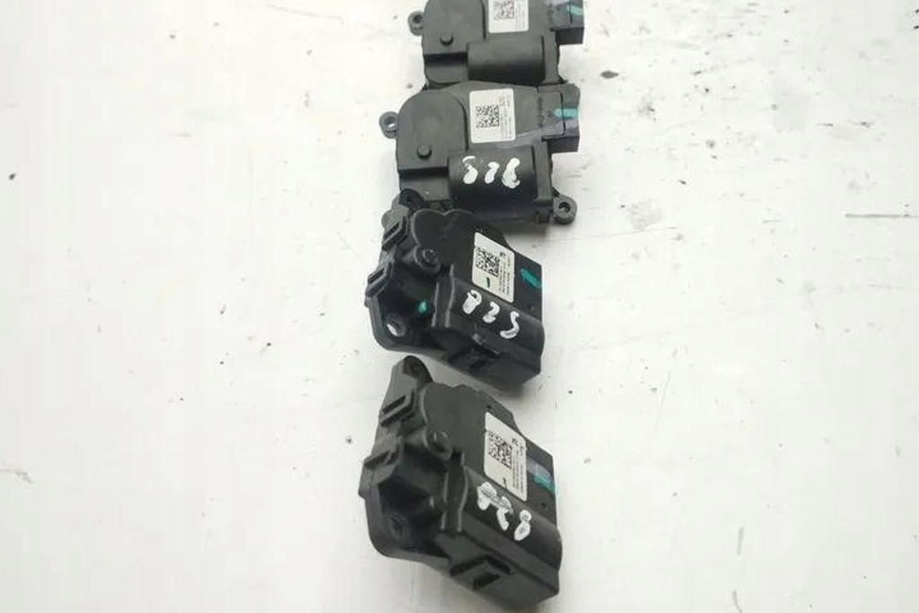 фото №8, Клапани керуючий обігрівачі tesla model 3 150064000a electric 175kw 2022