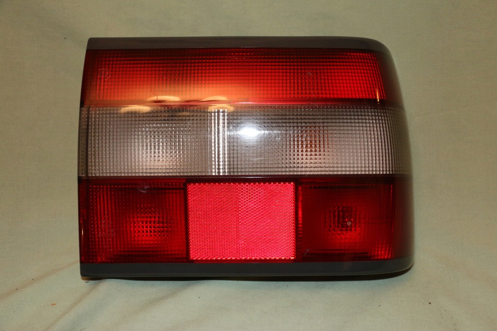 фото №7, 9133723 9133721 лампа задня права volvo 850 оригінальна valeo ładna лампочка