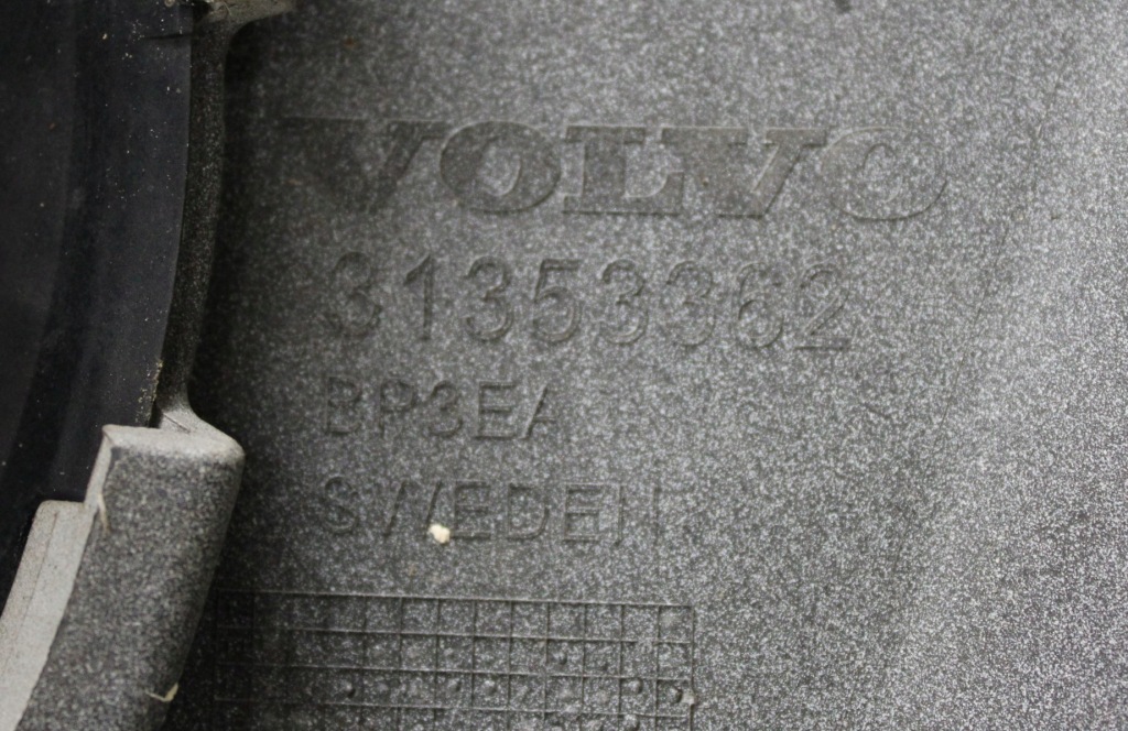 Volvo xc90 2 рестайлинг  r design бампер перед передний оригинал  + решётка Киев