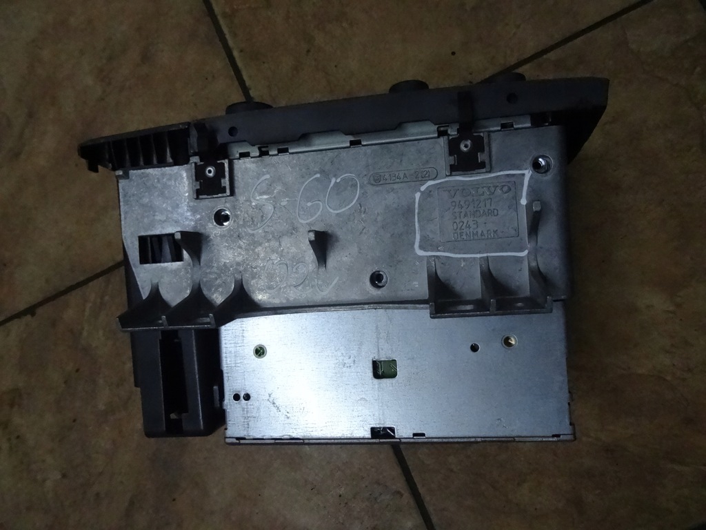 фото №7, Volvo s60 2.4d 02' рамка радіо cd 9491217 8651152-1