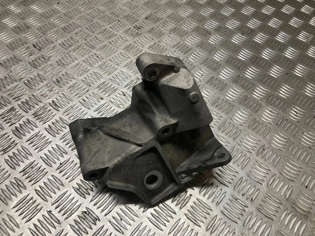 фото №1, Кронштейн кронштейн двигателя volvo v70 iii 2.4