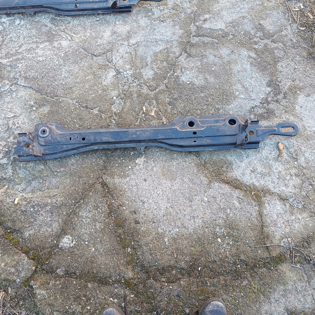 Купить Renault megane iv балка под радиатор