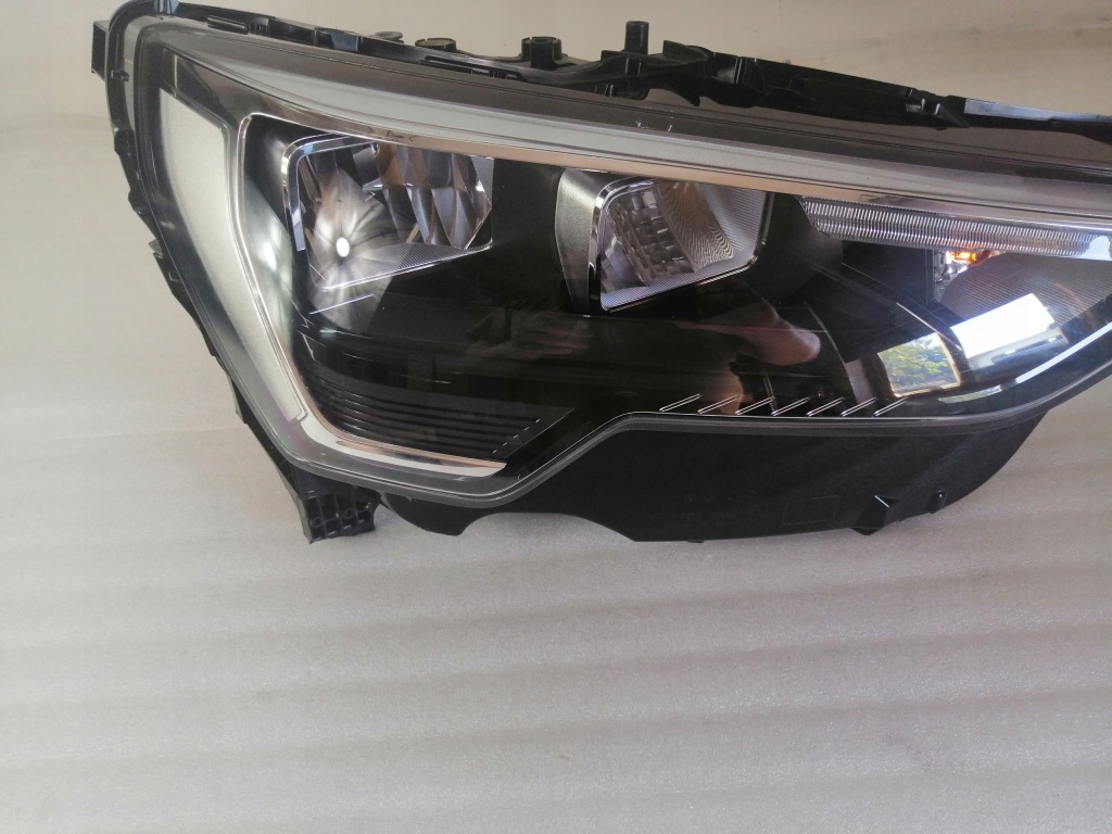 Audi q3 2 фара перед правый  led Доставка