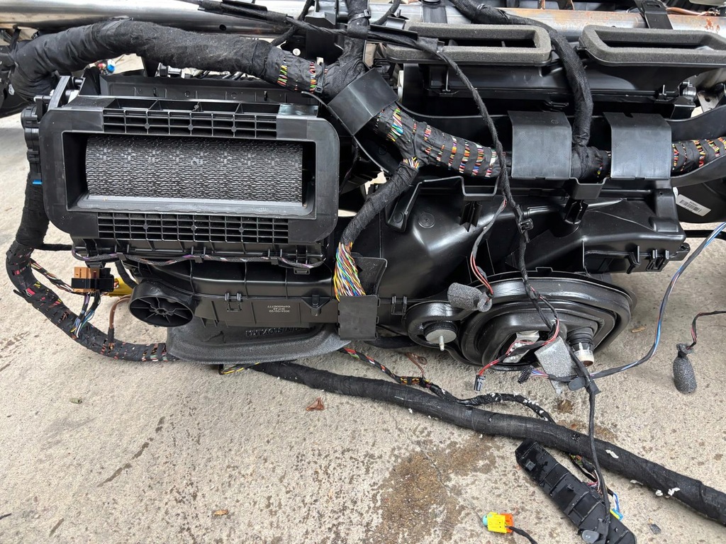 фото №12, Skoda octavia iv електропроводка джгут 2,0-tdi dsg 4x4 vrs full ładnie wypieta