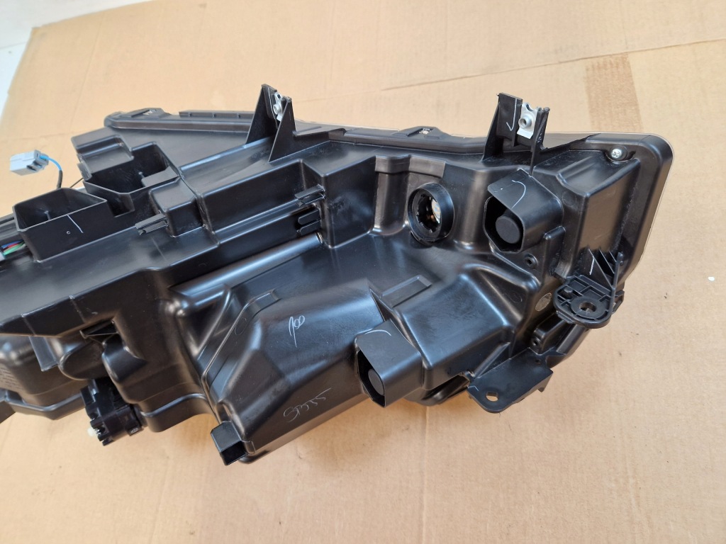 Suzuki vitara 3 3 рестайлінг  18- фара правий фара правий full led 100-7r016 Зі Шроту