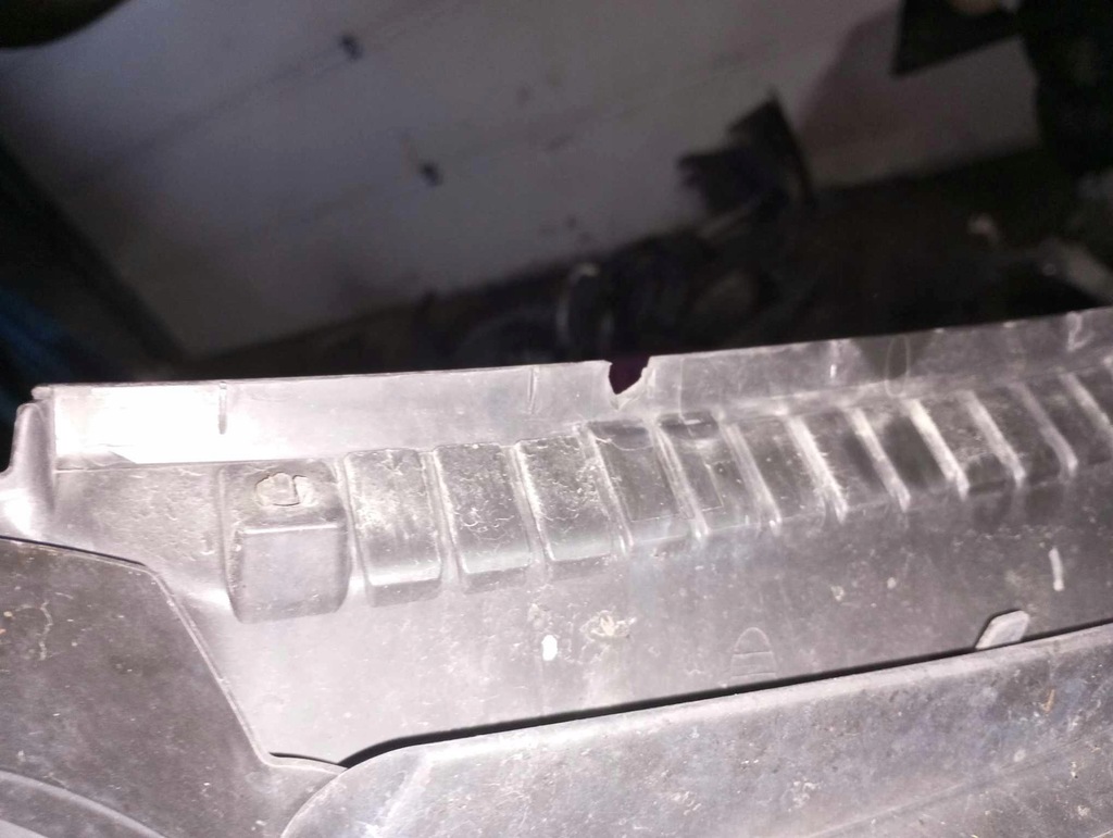 фото №5, Решітка радіатора решітка радіатора vw golf v+ plus 2005-2009 5m0853655 lc9z