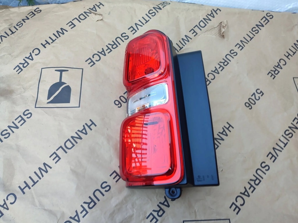 фото №1, Лампа вкладыш левый задняя citroen jumpy iii 2017 expert proace 9808243180