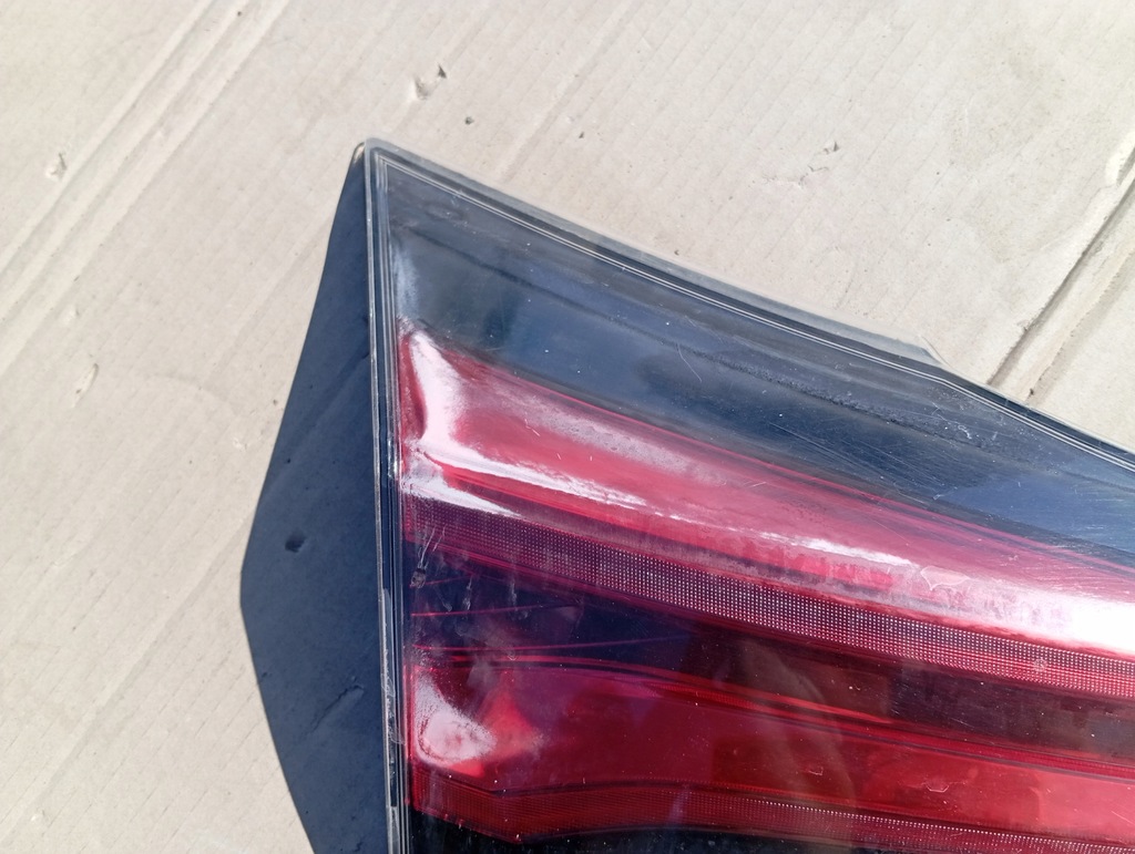 фото №8, Toyota rav4 iv lift лампа 16- задняя задняя левая w крышка внутренняя грязная!!