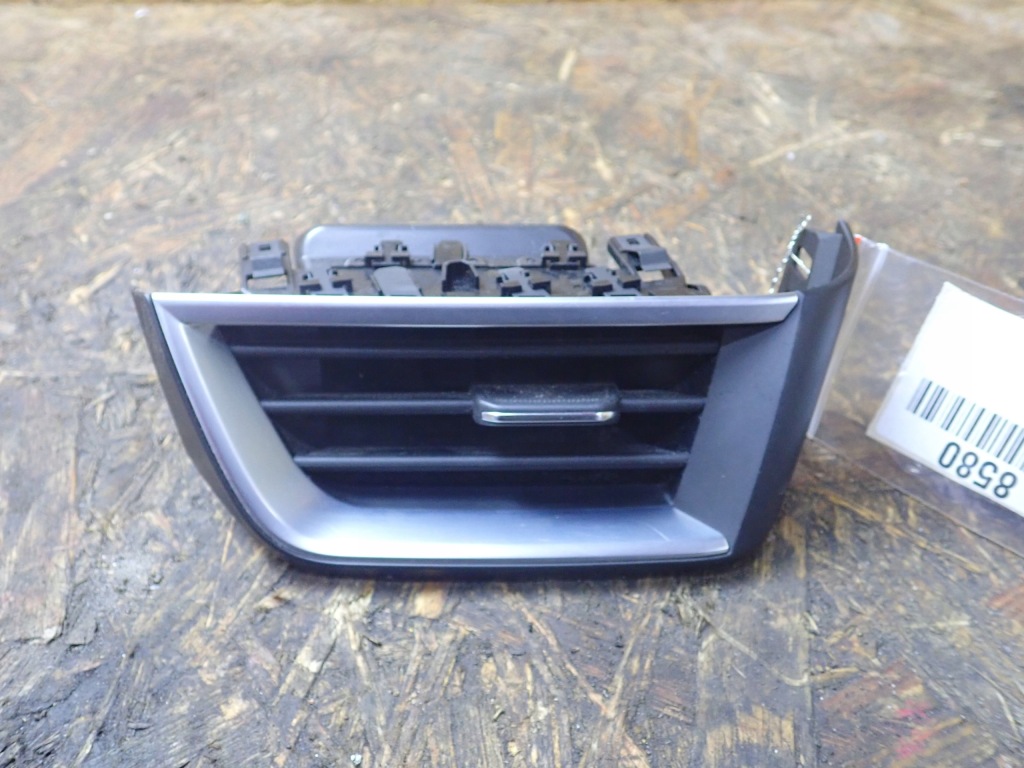 фото №1, Решётка обдув правый перед renault clio v 1,0 tce 2021r 687604560r 8580