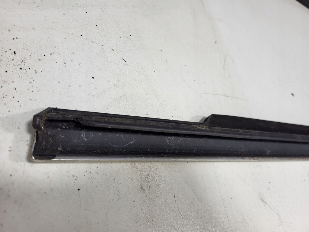 фото №11, Молдинг уплотнитель правый задняя peugeot 5008 i хром