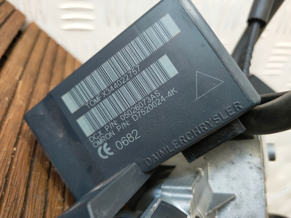 Dodge nitro 07-12 замок запалювання з ключ + кришка заливної комплект оригінальний номер Київ