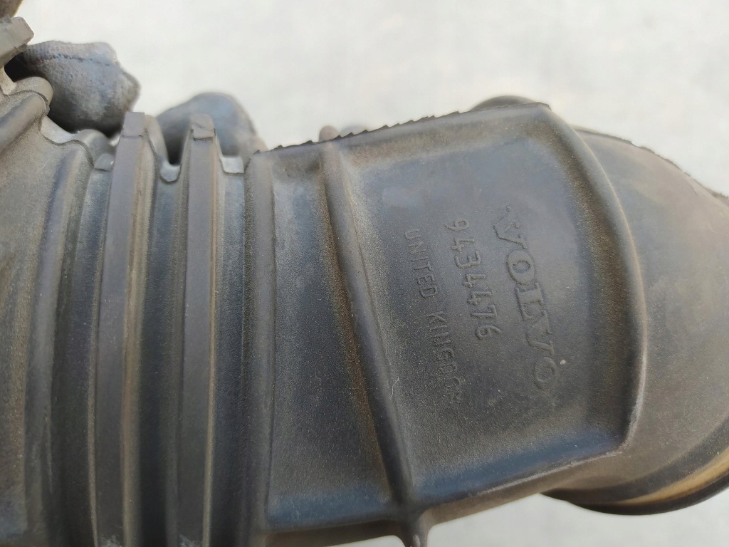 фото №2, Шланг воздуха труба воздухозаборник 2.4b 9434476 volvo s80 i 2002 volvo