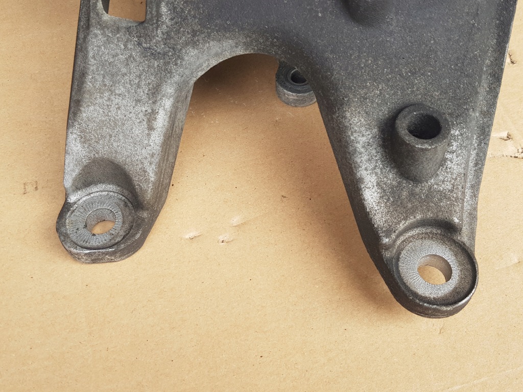 Кронштейн опора коробки автоматическая коробка передач multitronic / audi a4 b8 - a5 8t - 1.8 2.0 2.7 в Украине