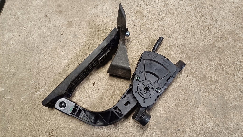 фото №1, Hyundai ix35 педаль газа 32700-2s000