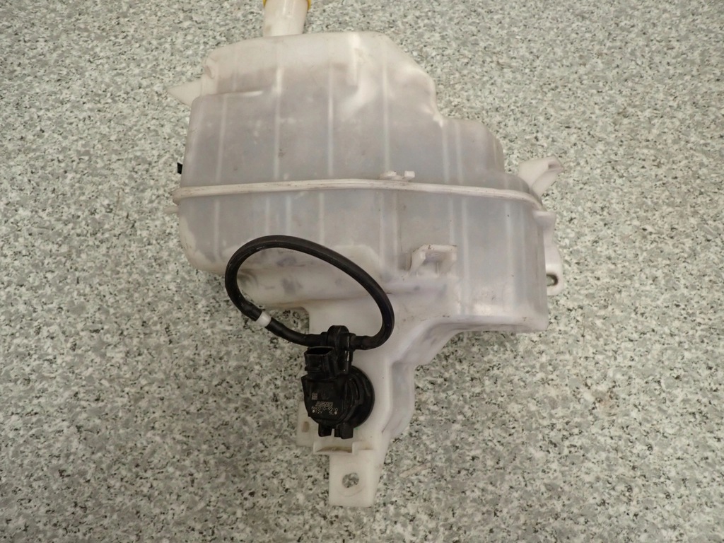 фото №6, Mazda5 mazda 5 ii 10- бачок омивача