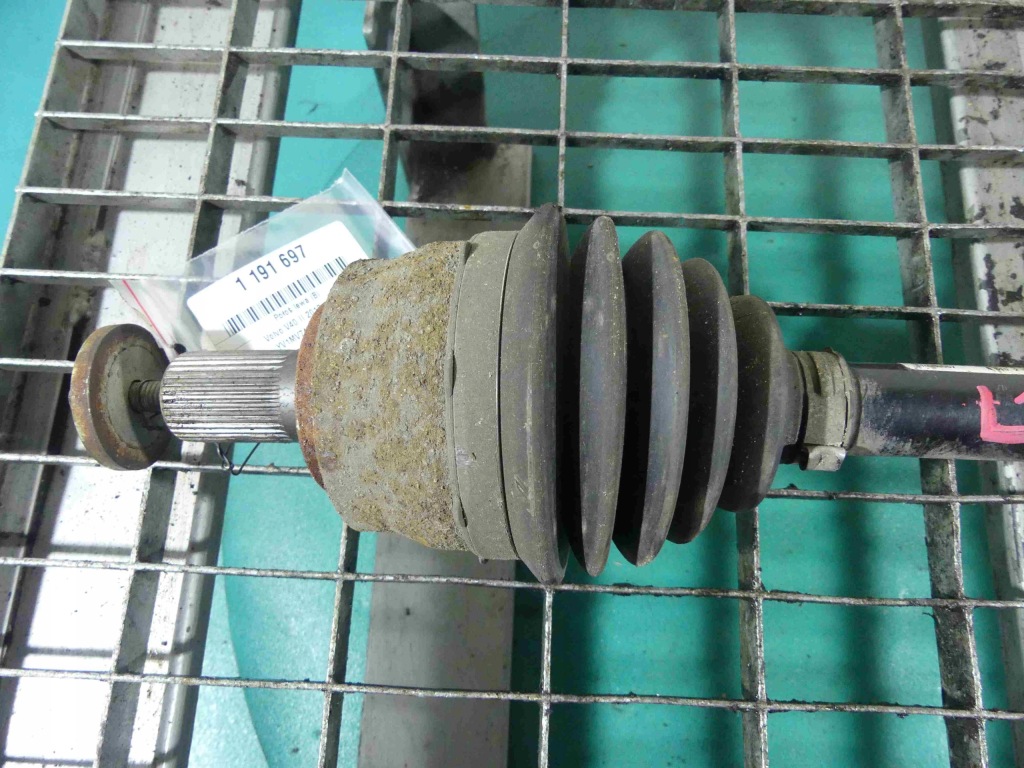 Приводной вал левая volvo v40 2 2.0 d2 120km механическая коробка передач 12-19 Цена