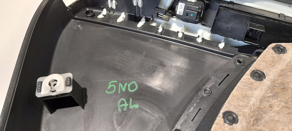 Обшивка дверь левый перед vw tiguan 5n0867011 Недорого