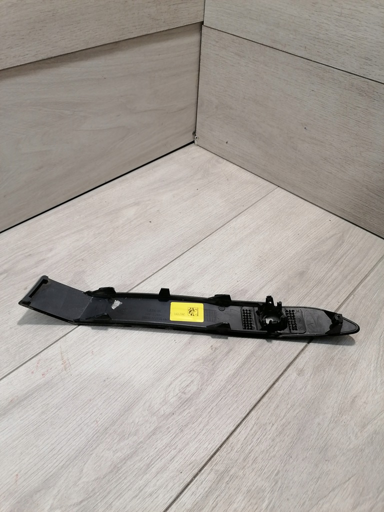 фото №7, Evoque молдинг бампер левый задняя m8d2-17d753