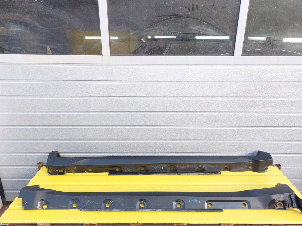 фото №1, Toyota cht ch-r молдинг порог правая 20r