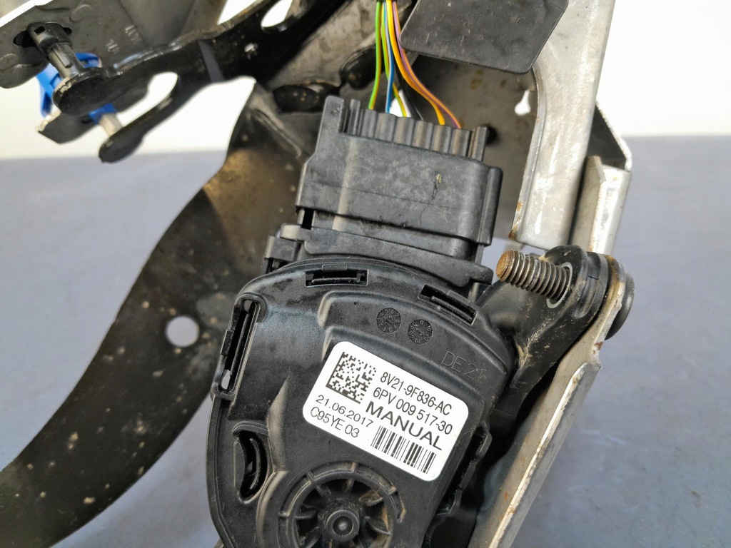 фото №4, Ford transit courier i педаль газа тормоза