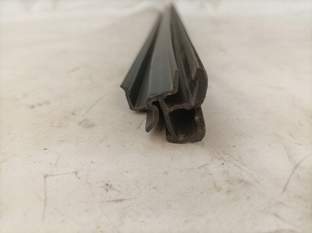 фото №14, Ram 1500 11 молдинг прокладка дверь usa левый задняя