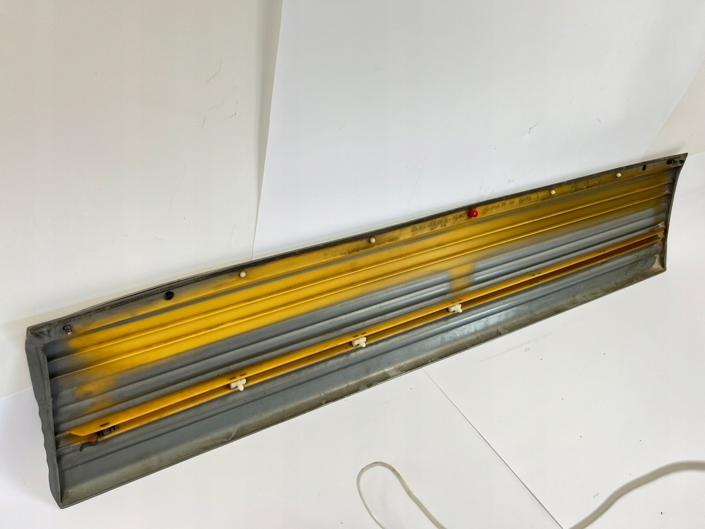 Молдинг боковая дверь перед левая передняя mercedes w126 1266902340 1979-1985 Доставка