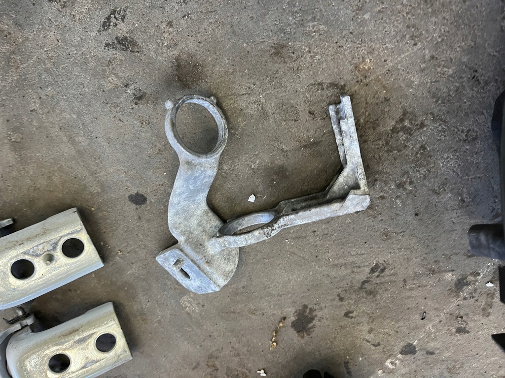 фото №1, Кронштейн радиатора интеркулер berlingo doblo combo pracy rifter 18-25 1,5