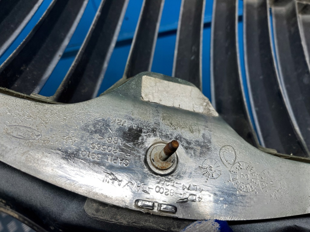 Lincoln navigator ii 03- рестайлинг  решётка радиатора решётка радиатора хром Цена