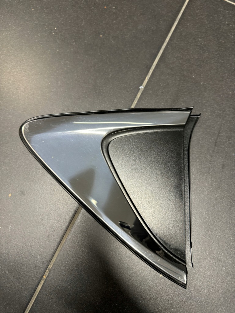 фото №1, Mazda 6 gj 2017 sedan заглушка трикутник правий крила задня