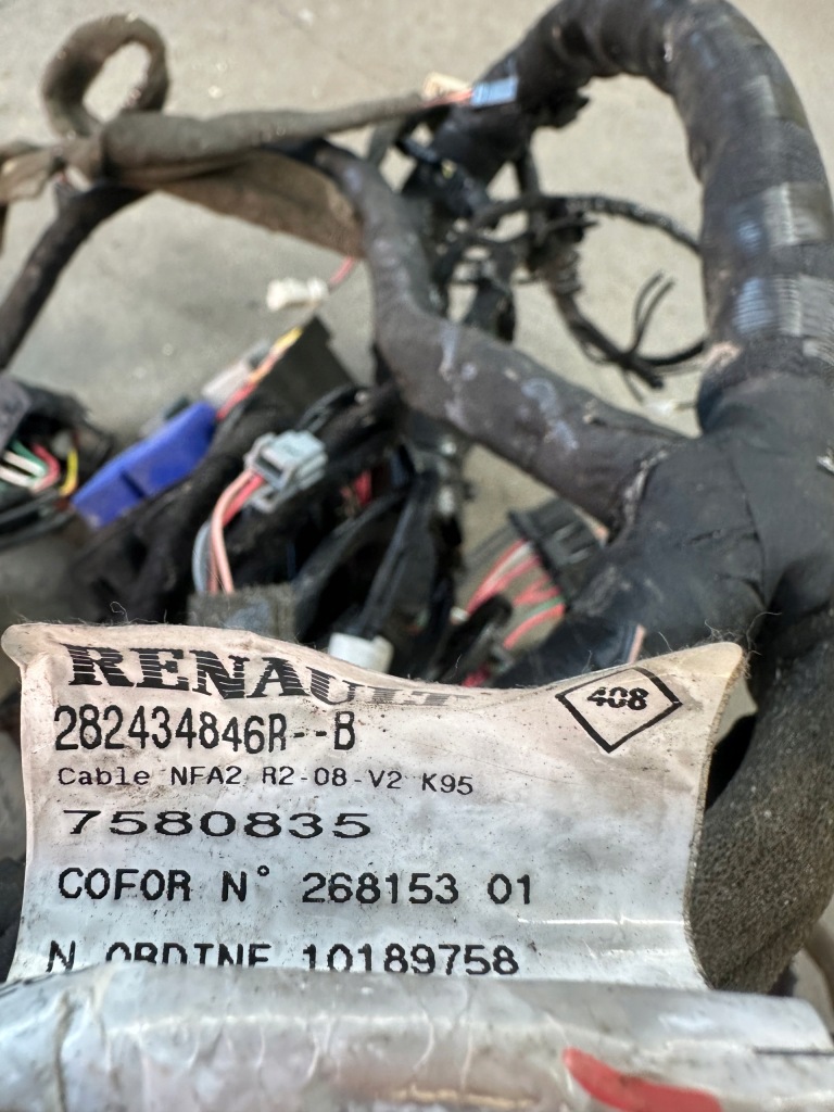 фото №10, Dacia duster i джгут pod консоль 240189149r