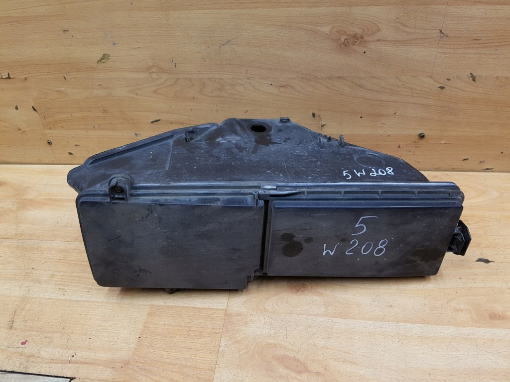 Купити Корпус коробка запобіжників mercedes clk w208 2.0k