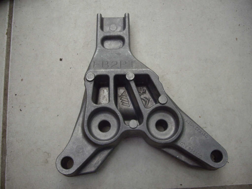 фото №1, Кронштейн peugeot 3008 5008 eb2pt