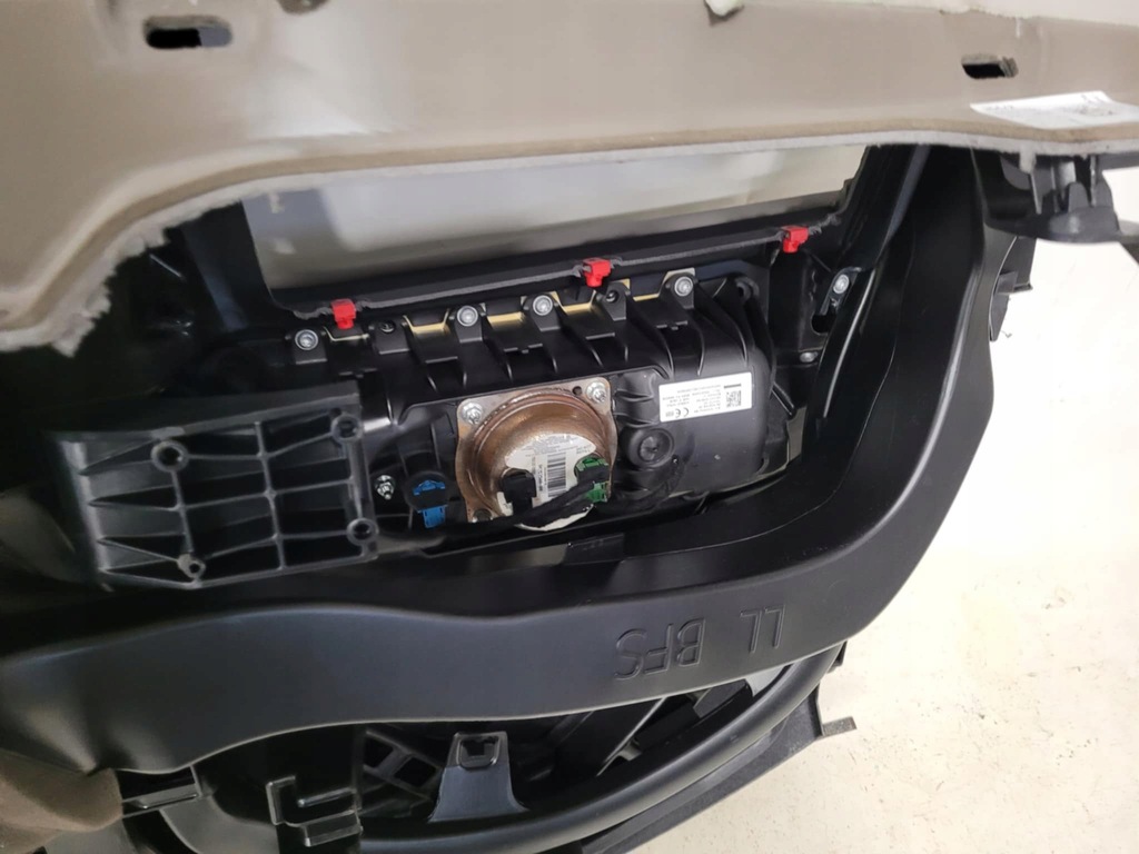 фото №8, Подушки безопасности приборная панель консоль ремни usa подушка безопасности kpl bmw i3